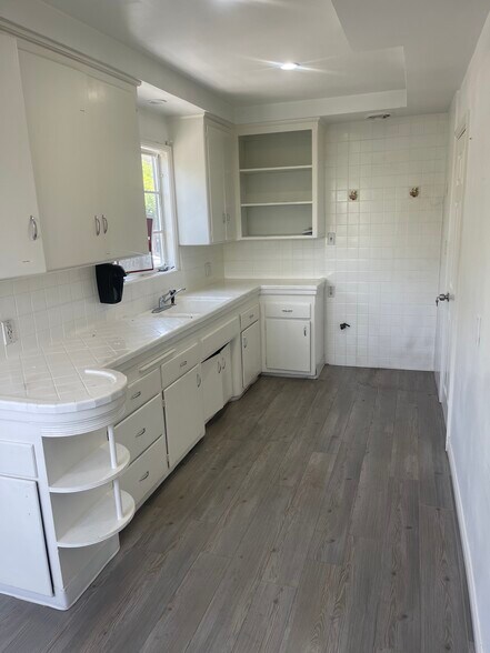 872 Huntley Dr, West Hollywood, CA à louer - Photo de l’immeuble – Image 3 sur 19