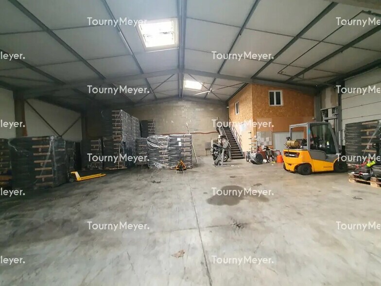 Local d’activités dans Saint-Loubès à louer - Photo de l’immeuble – Image 3 sur 7