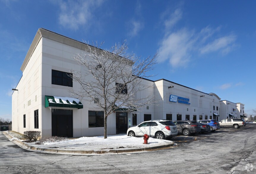 181 W Crossroads Pky, Bolingbrook, IL à louer - Photo principale – Image 1 sur 7