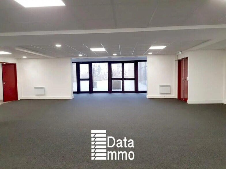 Bureau dans Lognes à vendre - Photo de l’immeuble – Image 3 sur 11