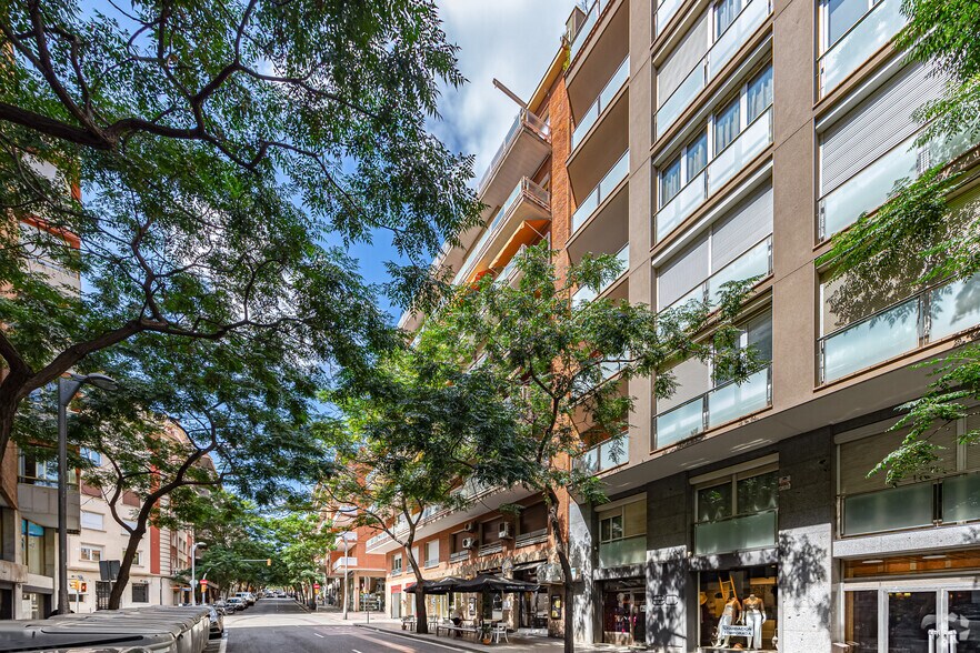 Carrer de Calvet, 50, Barcelone, Barcelona à louer - Photo de l’immeuble – Image 2 sur 2