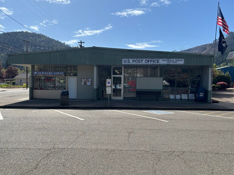 131 SE 2nd St, Canyonville, OR à vendre - Photo principale – Image 1 sur 1