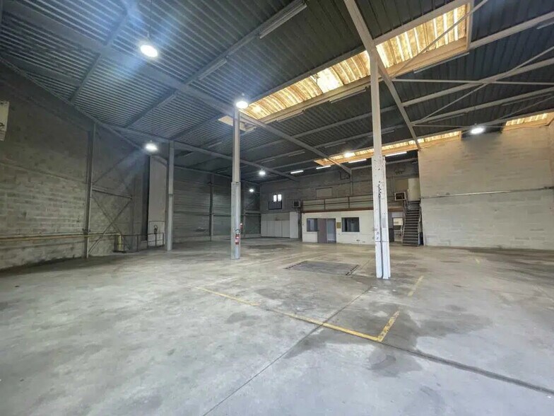 Local d’activités dans Noisy-le-Sec à louer - Photo de l’immeuble – Image 3 sur 8