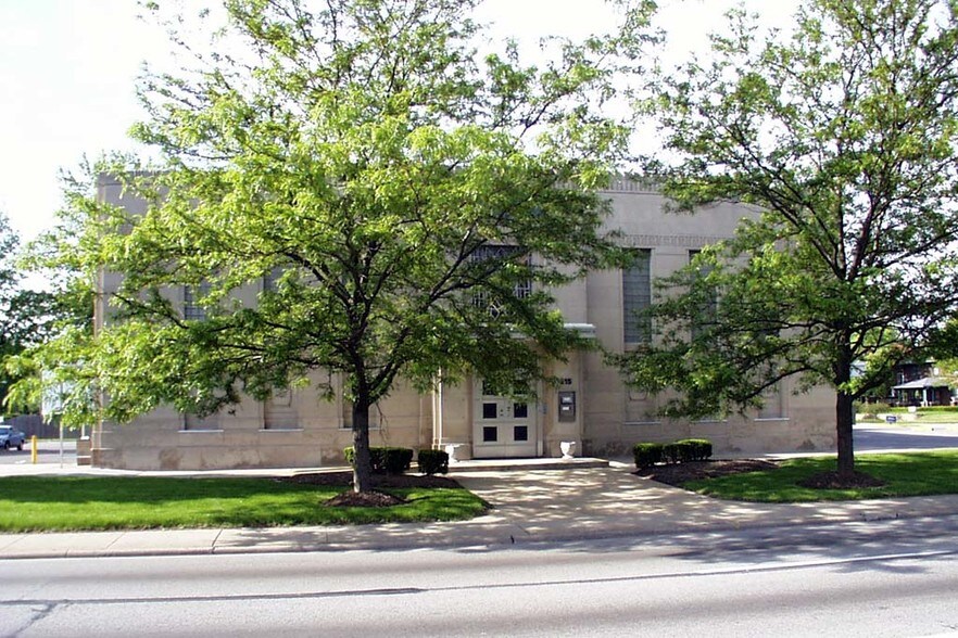 215 E 38th St, Indianapolis, IN à louer - Photo de l’immeuble – Image 3 sur 13