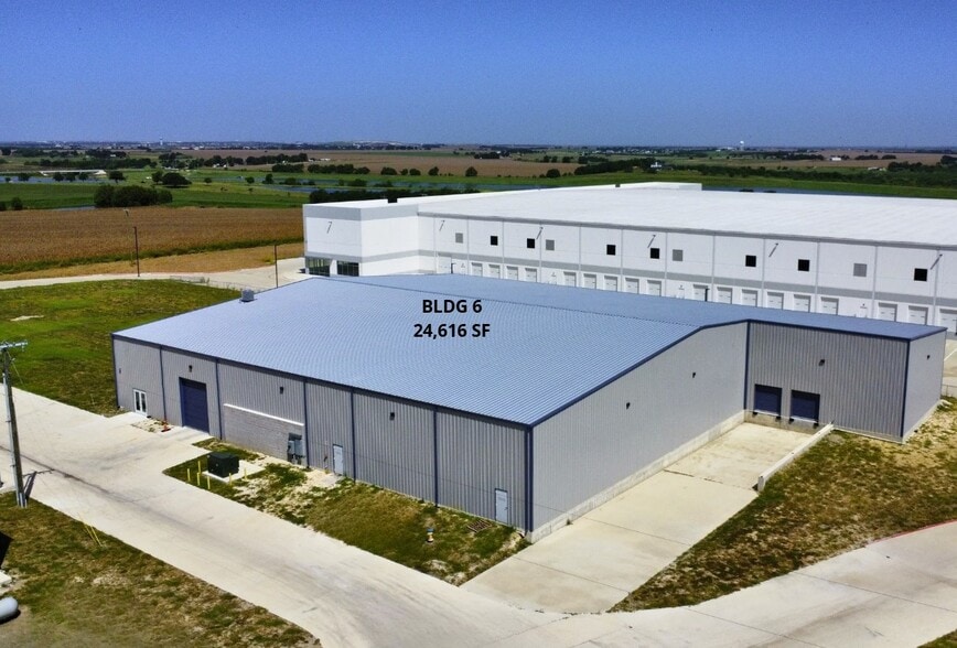 000 BFG 9000 Way, Taylor, TX à louer - Photo de l’immeuble – Image 2 sur 17