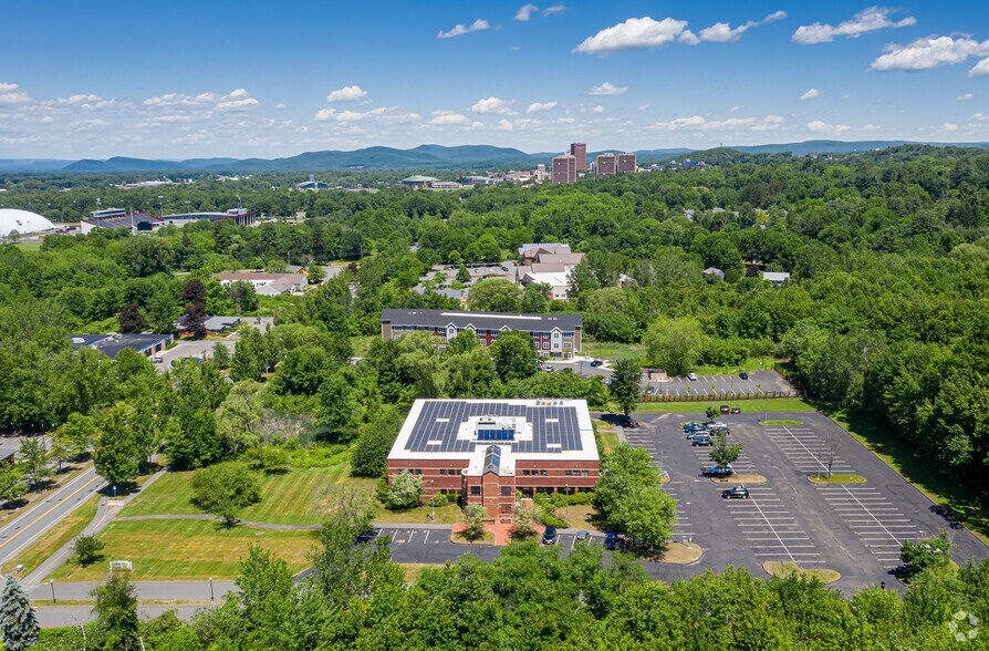 100 University Dr, Amherst, MA à louer - Aérien – Image 3 sur 19