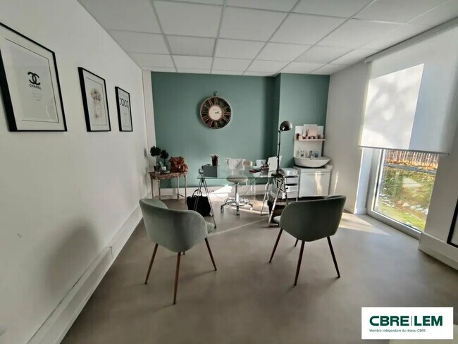 Plus de détails pour Bureau à vendre