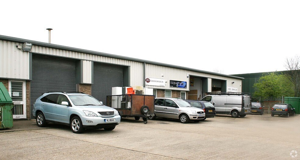 Eastwoodbury Ln, Southend On Sea à louer - Photo principale – Image 1 sur 1