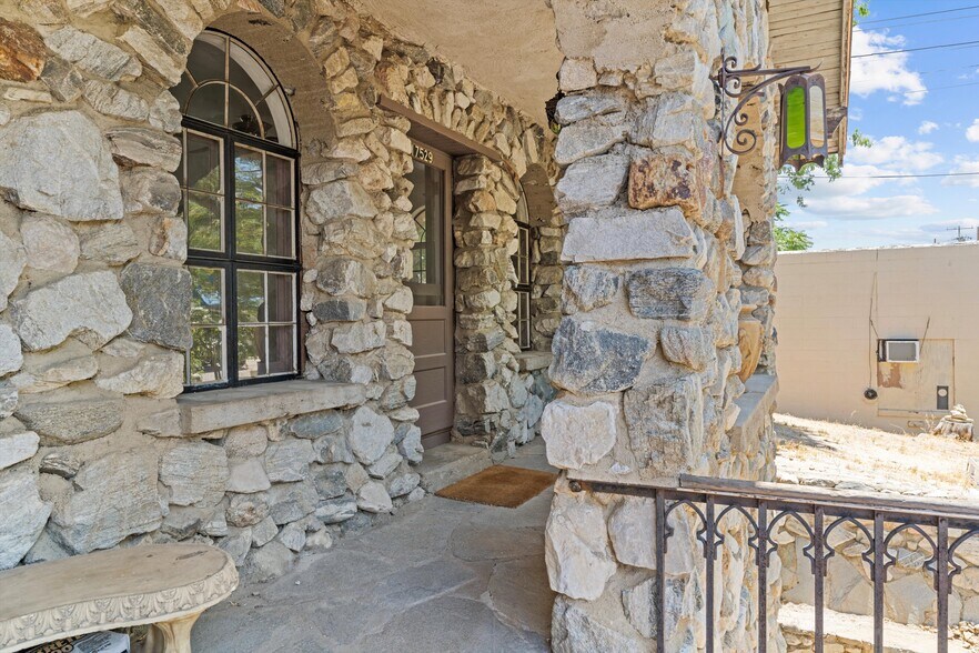 17539 Elizabeth Lake Rd, Lake Hughes, CA à vendre - Photo de l’immeuble – Image 2 sur 67