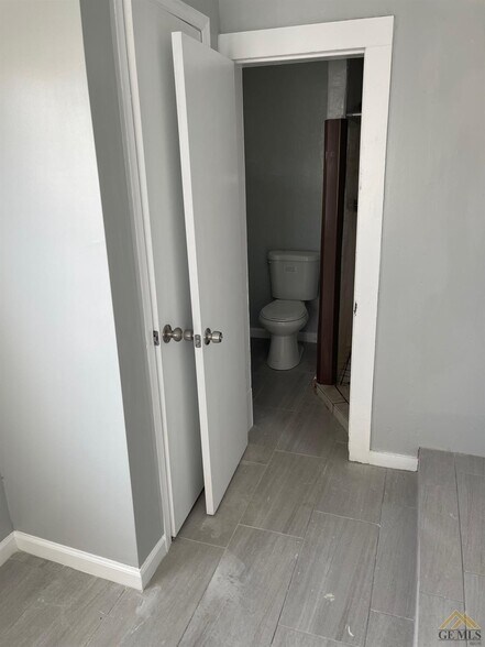 401 E California Ave, Bakersfield, CA à vendre - Photo intérieure – Image 2 sur 27