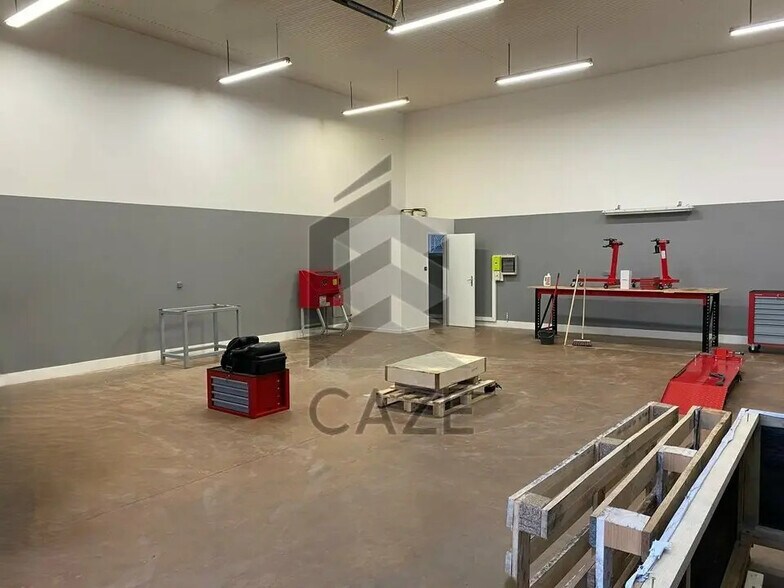 Local d’activités dans Parempuyre à louer - Photo de l’immeuble – Image 1 sur 2