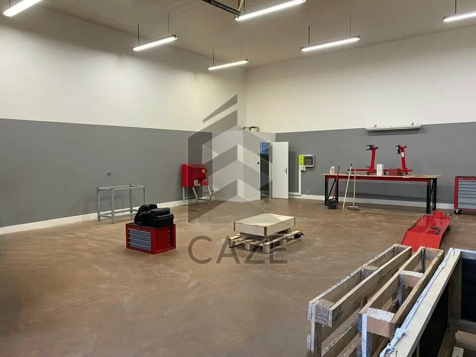 Local d’activités dans Parempuyre à louer Photo de l’immeuble– Image 1 sur 3