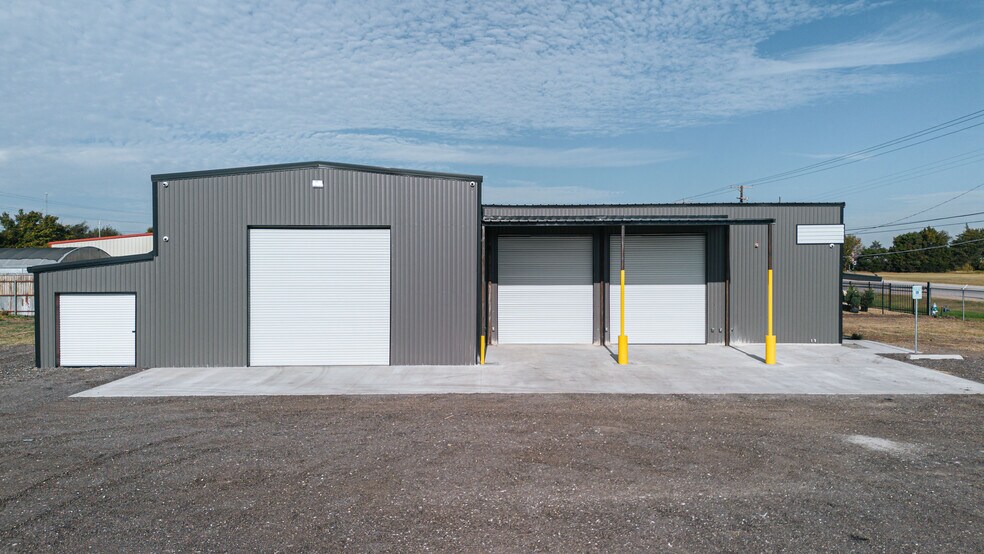 2603 S Kaufman St, Ennis, TX à louer - Photo de l’immeuble – Image 2 sur 54