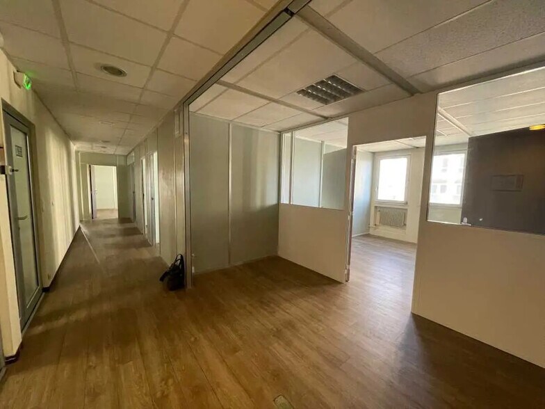 Bureau dans Rouen à louer - Photo de l’immeuble – Image 3 sur 9