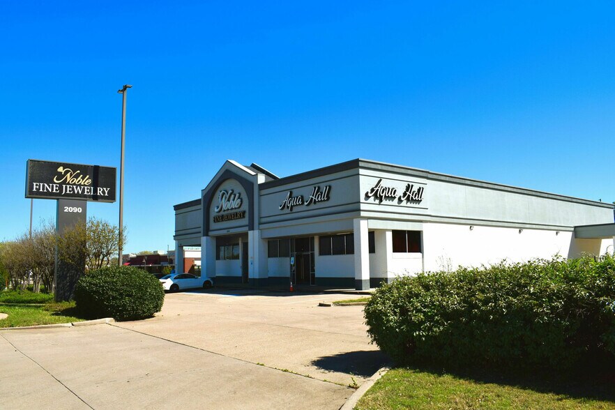2090 E Arapaho Rd, Richardson, TX à vendre - Photo principale – Image 1 sur 9