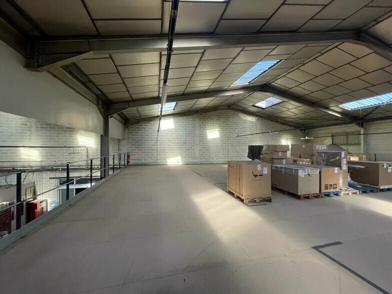 Bureau dans Rillieux-la-Pape à vendre - Photo principale – Image 1 sur 12