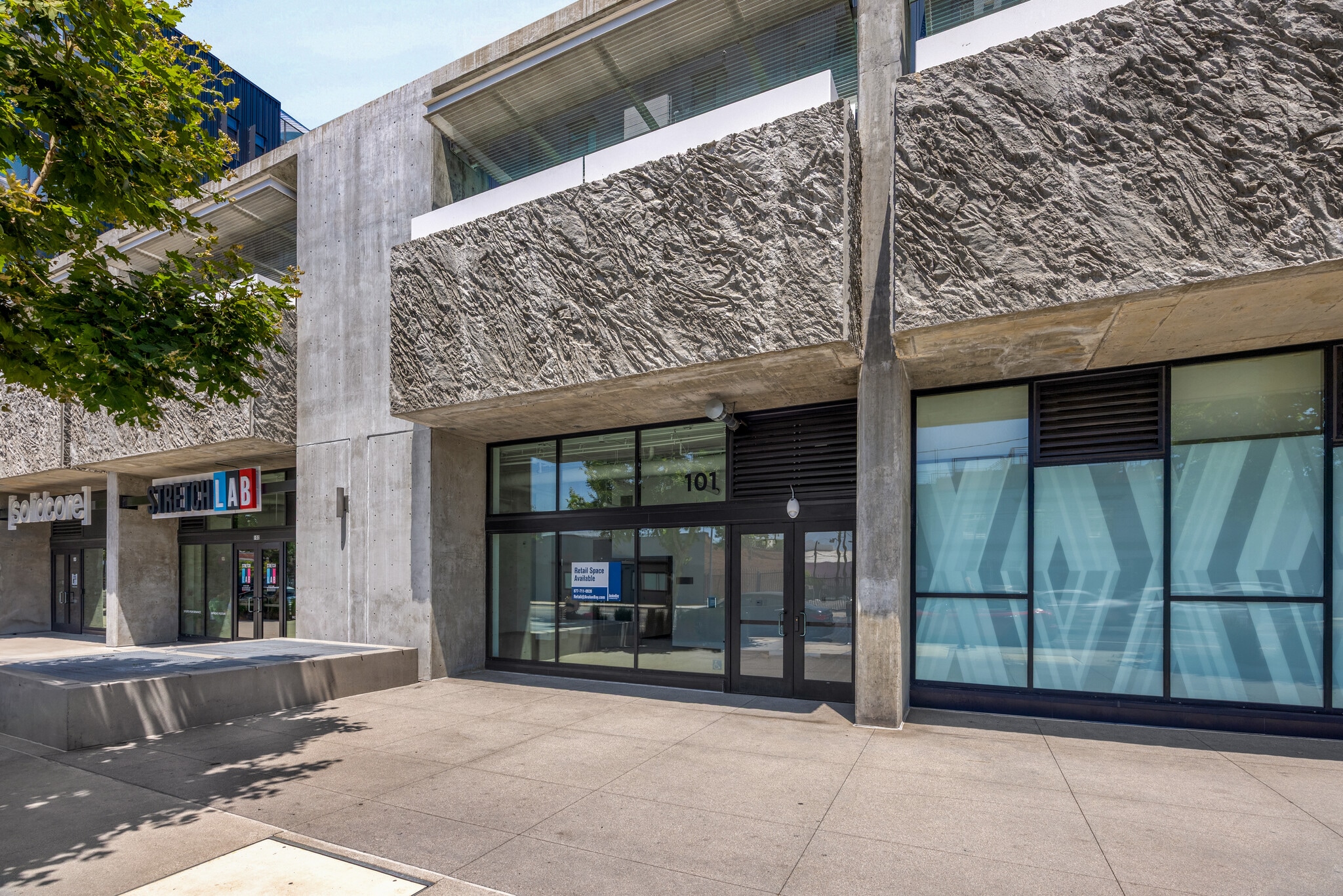 6677 W Santa Monica Blvd, Los Angeles, CA à louer Photo de l’immeuble– Image 1 sur 18