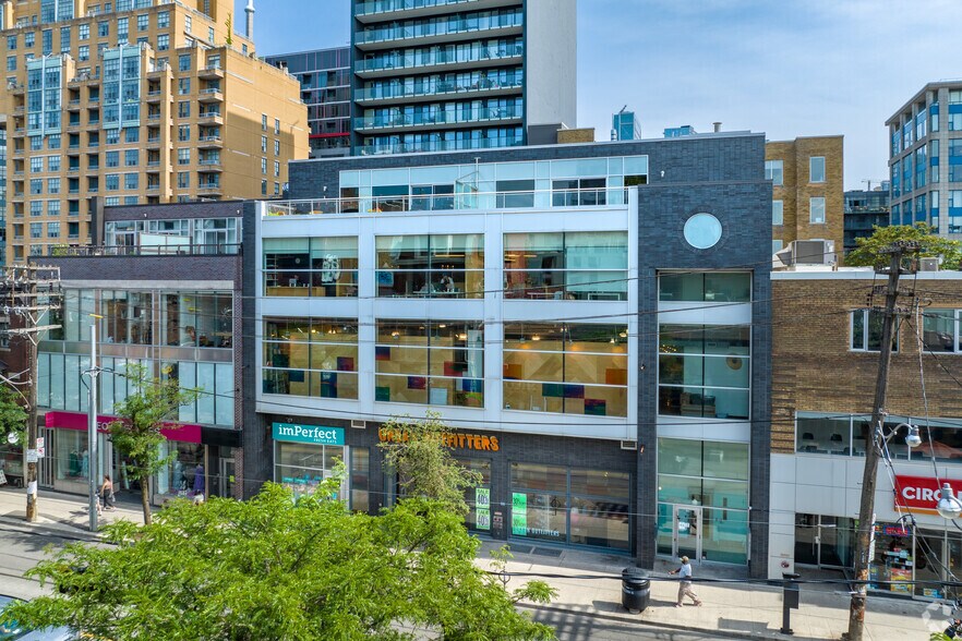477-483 Queen St W, Toronto, ON à louer - Photo de l’immeuble – Image 2 sur 5