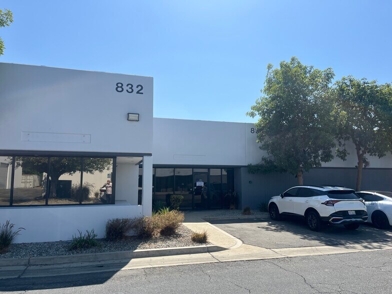 832-834 W 9th St, Upland, CA à vendre - Photo de l’immeuble – Image 2 sur 7