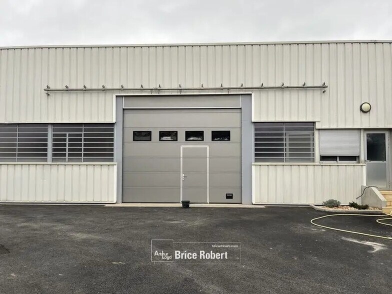 Local d’activités dans Villeurbanne à louer - Photo de l’immeuble – Image 1 sur 3