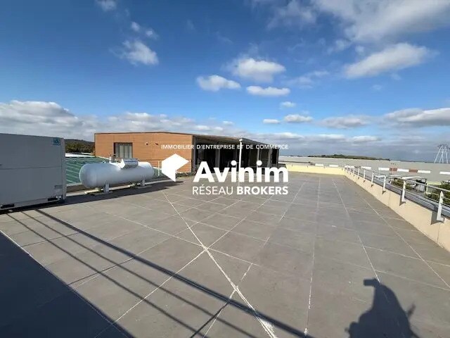 Bureau dans Viarmes à louer - Photo de l’immeuble – Image 3 sur 4