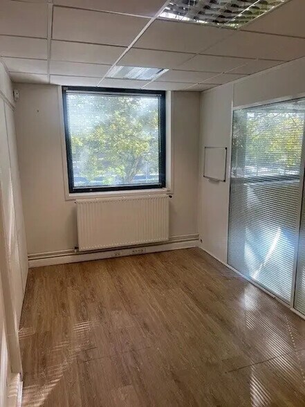 Bureau dans Évry-Courcouronnes à louer - Photo intérieure – Image 2 sur 3