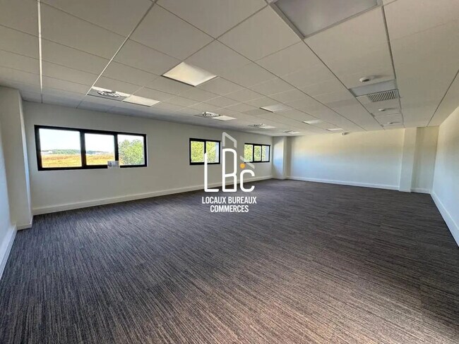 Plus de détails pour Local d'activités à louer