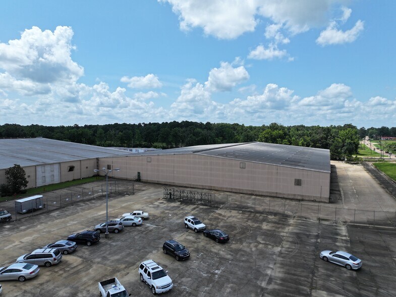 1800 N Clark Ave, Magnolia, MS à louer - Photo de l’immeuble – Image 2 sur 10