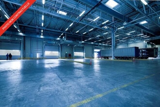 Industriel/Logistique dans Salon-de-Provence à louer Photo intérieure– Image 1 sur 1