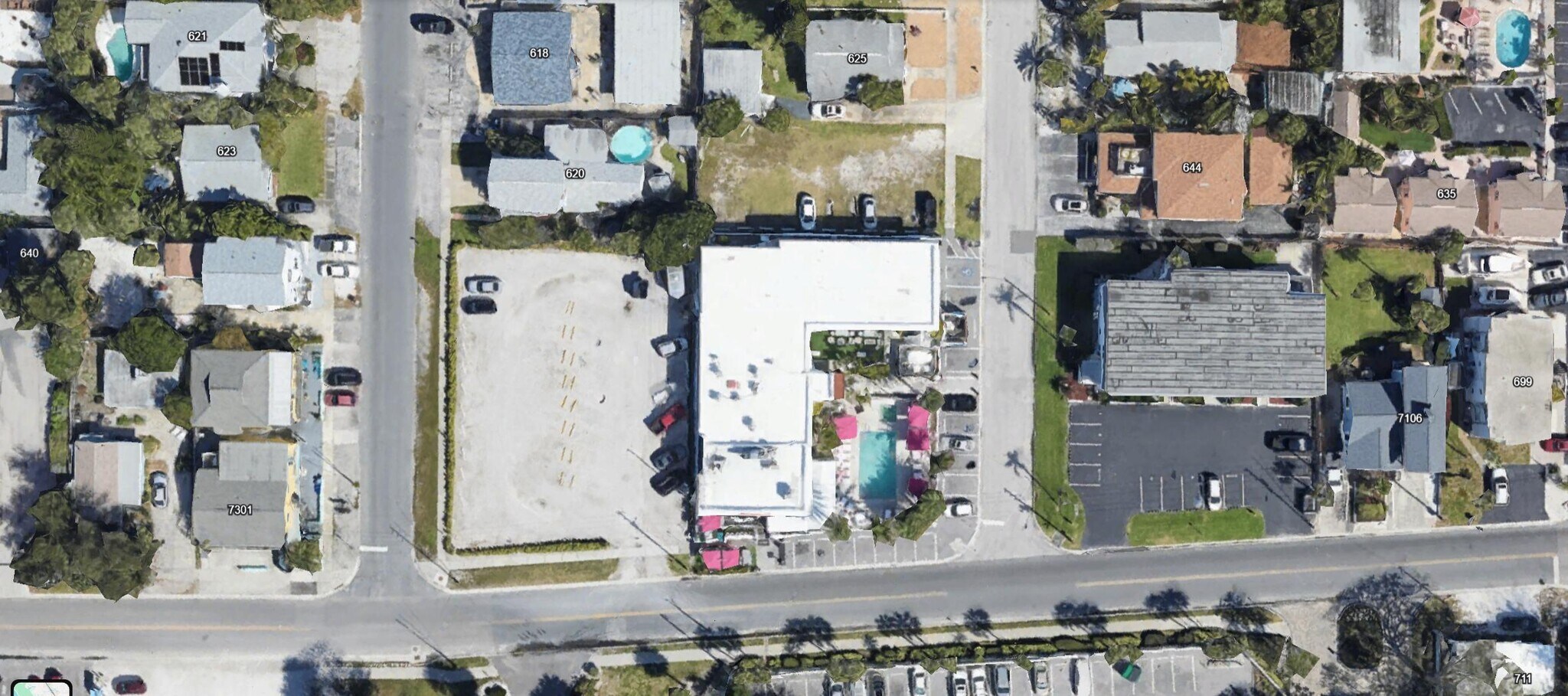 72nd Ave, Saint Pete Beach, FL à vendre Photo de l’immeuble– Image 1 sur 13