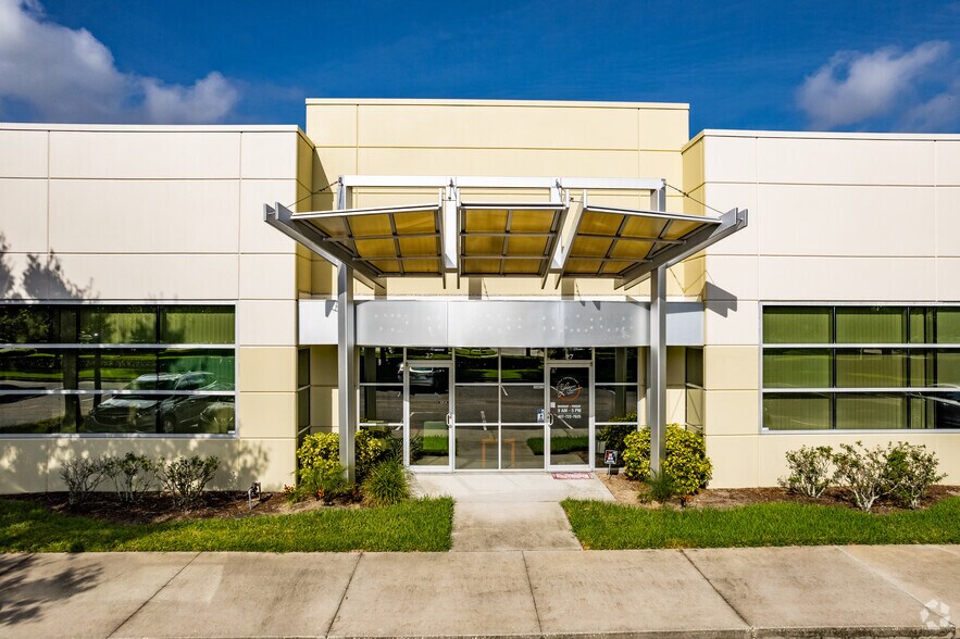 8810 Commodity Cir, Orlando, FL à vendre - Photo de l’immeuble – Image 3 sur 147