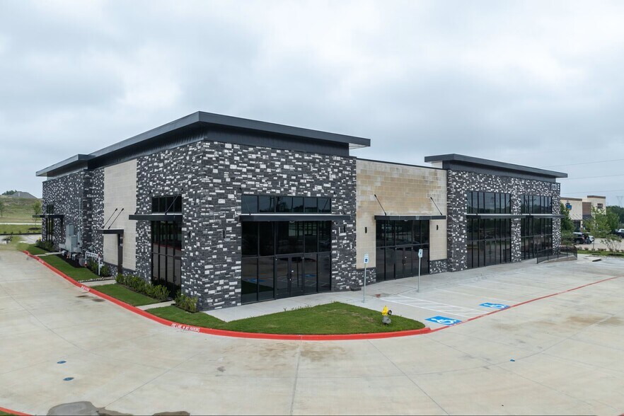 1221 E University Dr, Prosper, TX à louer - Photo de l’immeuble – Image 2 sur 9