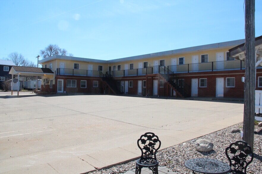 115 N River St, Chamberlain, SD à vendre - Photo principale – Image 1 sur 44