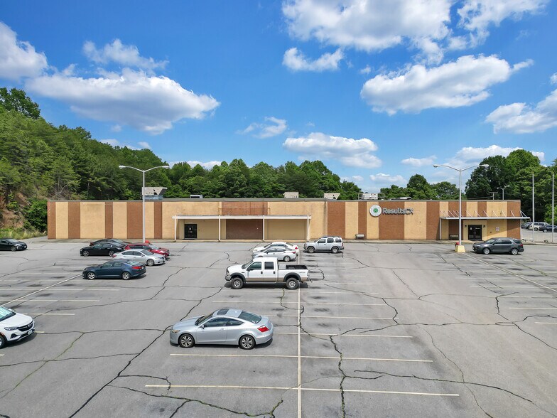 2000 Virginia Ave, Collinsville, VA à louer - Photo de l’immeuble – Image 2 sur 42
