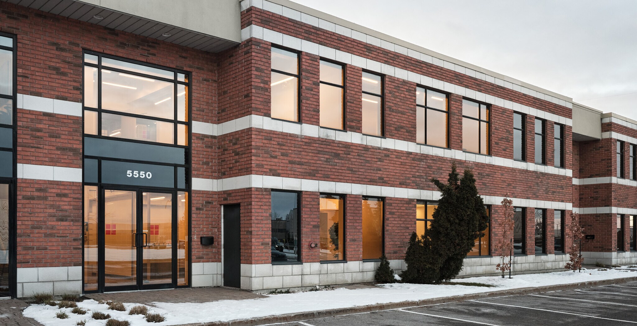 5520-5576 Boul Des Rossignols, Laval, QC à louer Photo de l’immeuble– Image 1 sur 9
