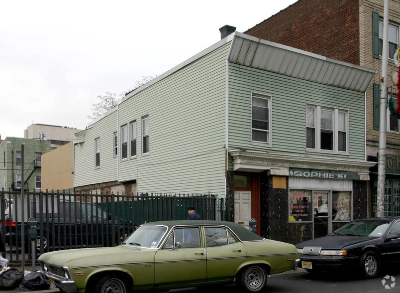 709 Newark Ave, Jersey City, NJ à louer - Photo de l’immeuble – Image 2 sur 4
