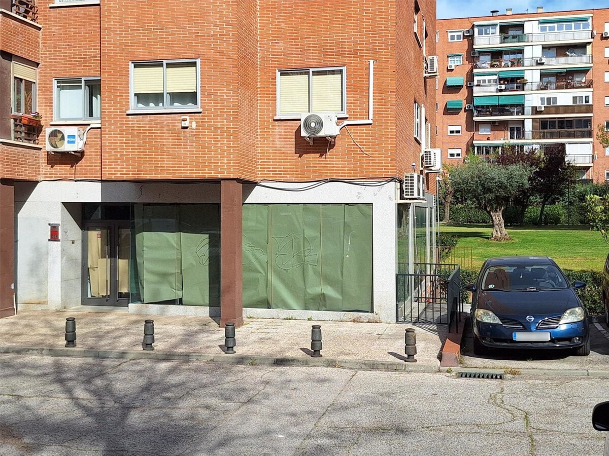 Calle De Castrillo De Aza, 24, Madrid, MAD 28031 - Lot 1 -  - Photo intérieure - Image 1 of 8