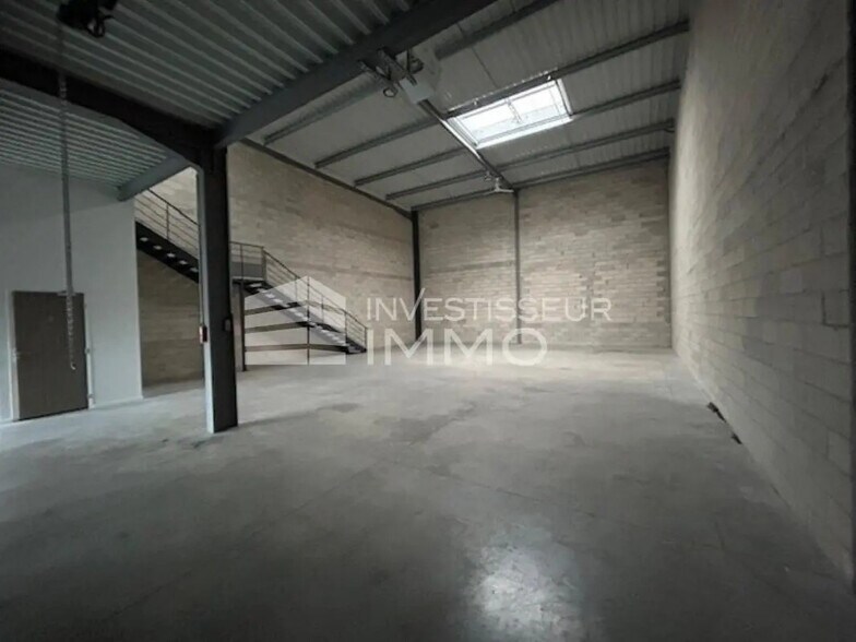 Local d’activités dans Aulnay-sous-Bois à louer - Photo de l’immeuble – Image 2 sur 8