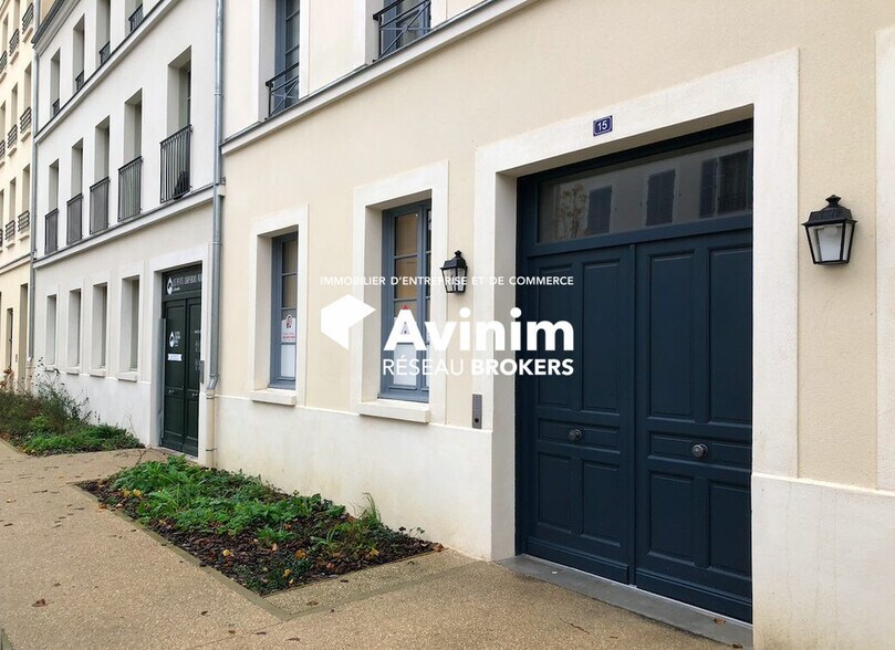 Local d’activités dans Pontoise à louer - Photo de l’immeuble – Image 2 sur 4