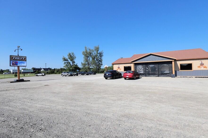 15952 Oakley Rd, Chesaning, MI à vendre - Photo de l’immeuble – Image 2 sur 25