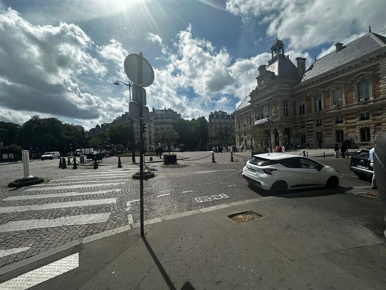2 Place Armand Carrel, Paris à louer - Photo de l’immeuble – Image 3 sur 4