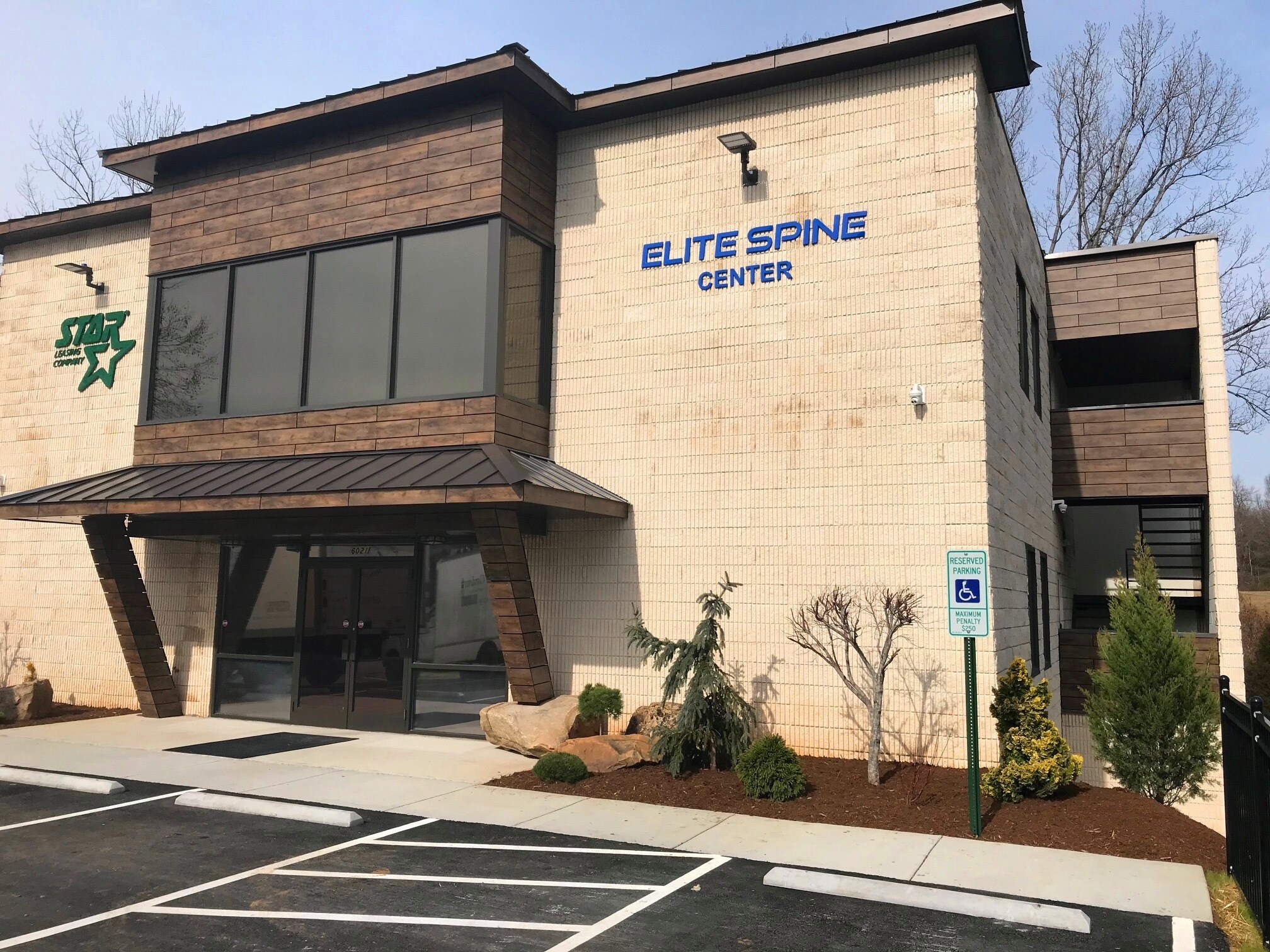 6021 Wilkinson Blvd, Belmont, NC à louer Photo de l’immeuble– Image 1 sur 23