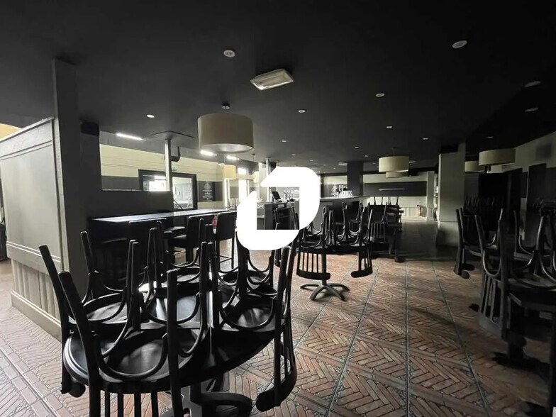 Local commercial dans Le Haillan à louer - Photo de l’immeuble – Image 3 sur 8