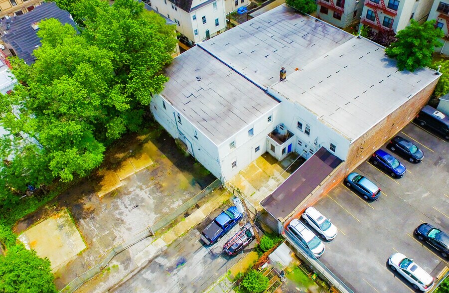 18 Morris Pl, Yonkers, NY à vendre - Aérien – Image 2 sur 4