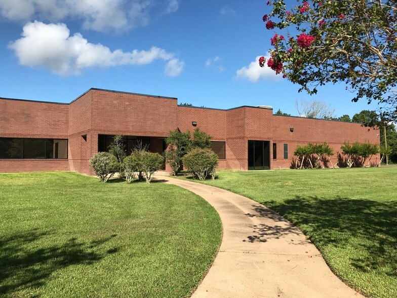 4023 Technology Dr, Angleton, TX à louer - Photo de l’immeuble – Image 2 sur 5
