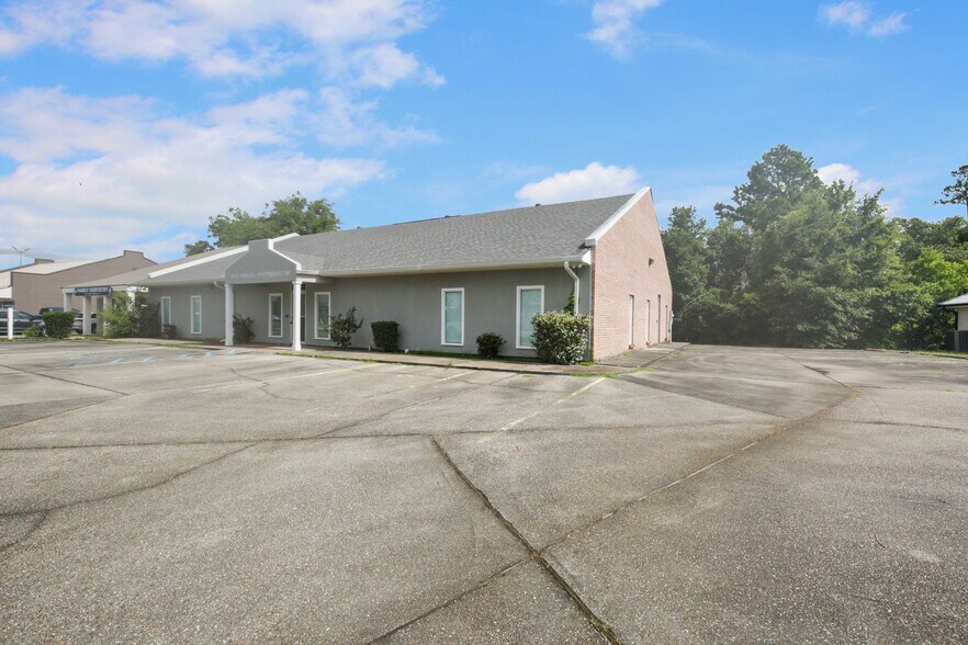 294 Thames Ave, Bay Saint Louis, MS à vendre - Photo de l’immeuble – Image 2 sur 12