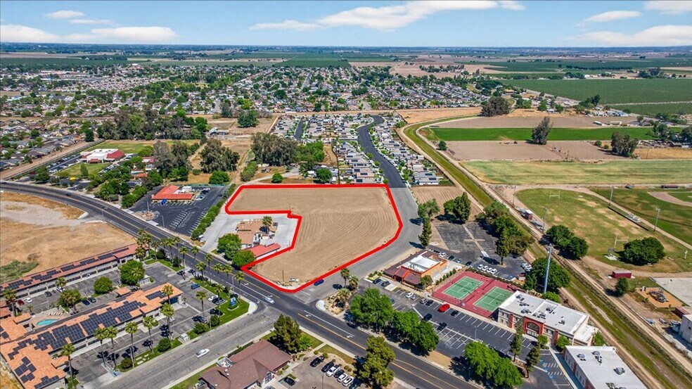 427 Daphne ln, Lemoore, CA à vendre - Photo de l’immeuble – Image 2 sur 5