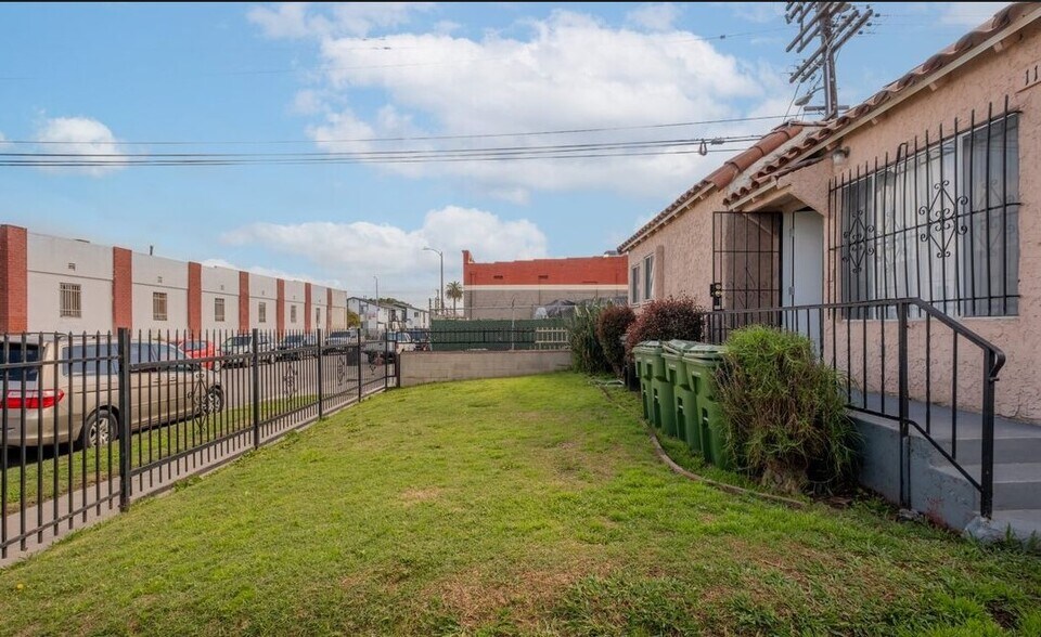 114 W 110th St, Los Angeles, CA à vendre - Photo de l’immeuble – Image 3 sur 13