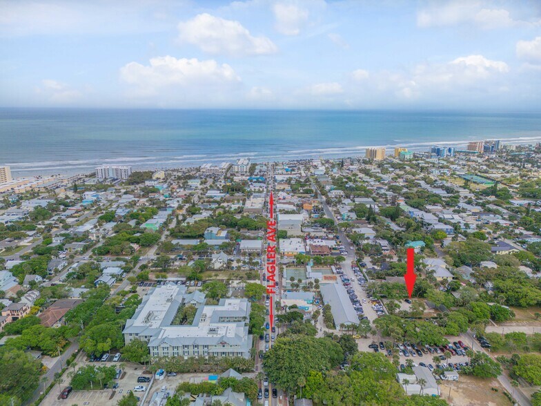 214 Columbus Ave, New Smyrna Beach, FL à vendre - Photo de l’immeuble – Image 3 sur 25