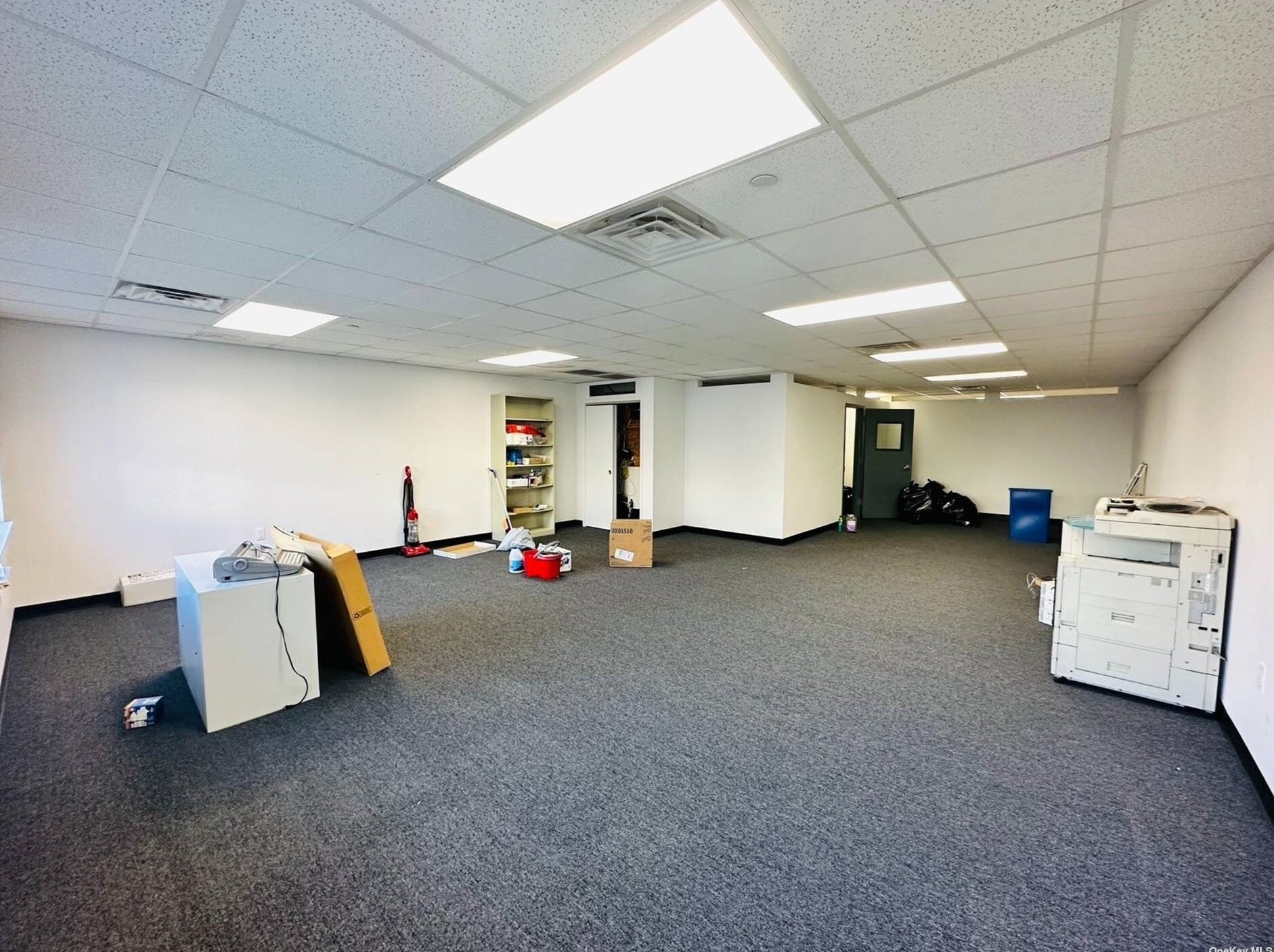 11917 29th Ave, Flushing, NY à louer Photo principale– Image 1 sur 15